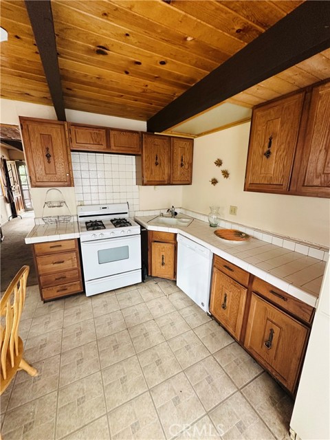 Detail Gallery Image 6 of 16 For 610 Holmes, Sugarloaf,  CA 92386 - 2 Beds | 1/1 Baths