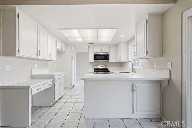 Detail Gallery Image 15 of 38 For 3621 Apollo, Palmdale,  CA 93550 - 3 Beds | 2/1 Baths