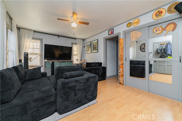 500 N Madison Avenue, Los Angeles CA: https://media.crmls.org/medias/673c559b-66d3-46a3-9362-576537207080.jpg