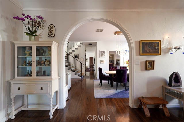 Detail Gallery Image 4 of 39 For 1949 N Catalina Street, –,  CA 90027 - 6 Beds | 5 Baths