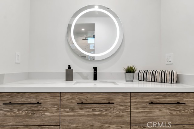 Detail Gallery Image 46 of 46 For 4801 Abbeyville Ave, Woodland Hills,  CA 91364 - 5 Beds | 5/2 Baths