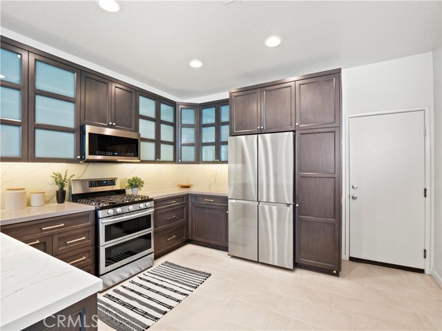 Detail Gallery Image 7 of 33 For 25403 Silver Crest Ct, Saugus,  CA 91350 - 3 Beds | 2/1 Baths