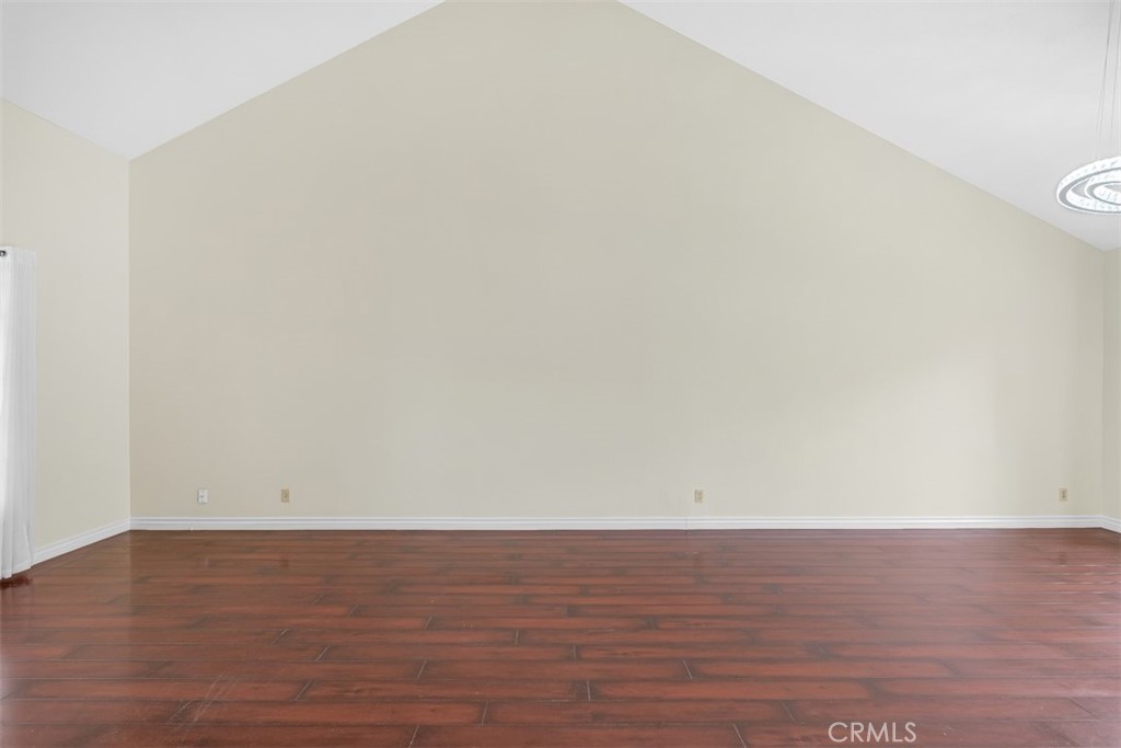 https://media.crmls.org/medias/673e5b8b-904d-4f2e-b5ed-bed20c93ee57.jpg?preset=X-Large