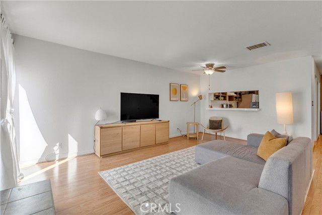 Detail Gallery Image 11 of 50 For 21040 Parthenia #25,  Canoga Park,  CA 91304 - 2 Beds | 2/1 Baths