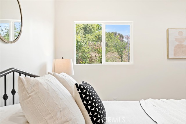 215 E Sierra Madre Avenue, Azusa CA: https://media.crmls.org/medias/673e8eb3-0169-4be1-a899-7240ac0e5b72.jpg