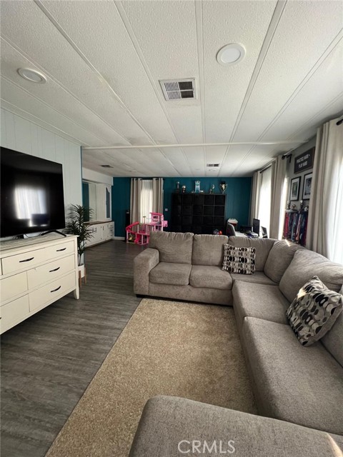 Detail Gallery Image 7 of 34 For 201 W Collins Ave #40,  Orange,  CA 92867 - 2 Beds | 2 Baths