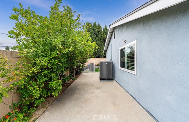 9791 Lee Street, Cypress CA: https://media.crmls.org/medias/673f18c0-0f07-4884-94f6-692430e88a3e.jpg