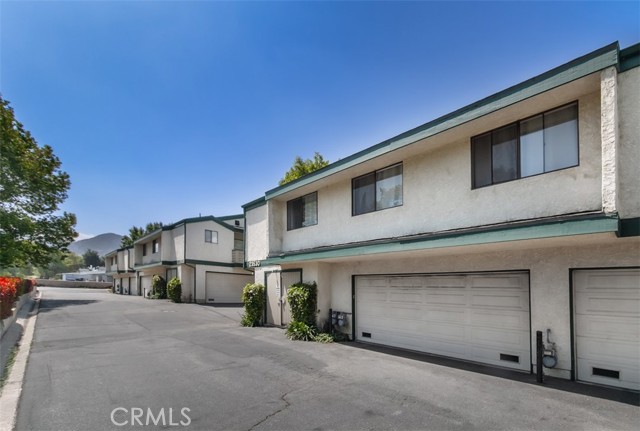 Detail Gallery Image 3 of 24 For 23530 Newhall Ave #5,  Newhall,  CA 91321 - 3 Beds | 2/1 Baths