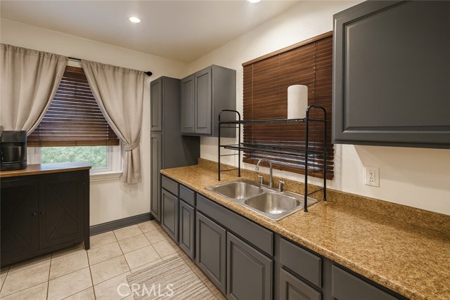 Detail Gallery Image 8 of 18 For 950 Knoll, San Bernardino,  CA 92408 - 2 Beds | 1 Baths