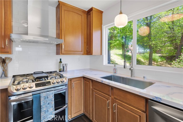 Detail Gallery Image 17 of 61 For 28720 Zion Dr, Lake Arrowhead,  CA 92352 - 4 Beds | 3 Baths