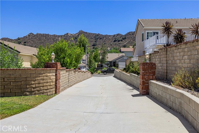 28519 Forest Meadow Place, Castaic CA: https://media.crmls.org/medias/67410c84-8a2b-407d-ab66-3a7dcd4fc889.jpg