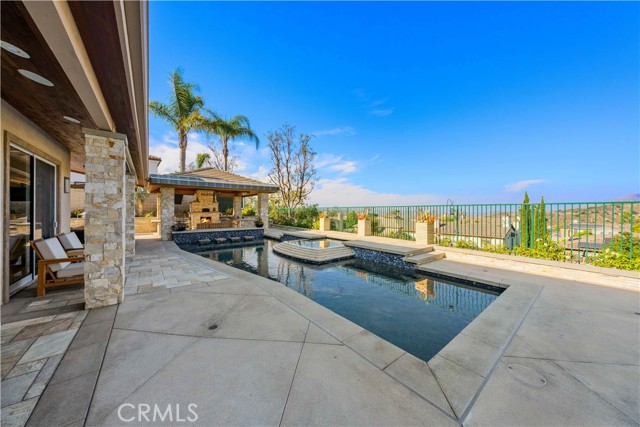 1040 S Summer Breeze Lane, Anaheim CA: https://media.crmls.org/medias/67412126-d1dc-4d2f-8d3c-aaf5fef03eed.jpg