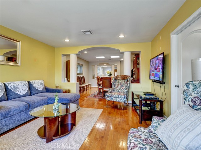 Detail Gallery Image 25 of 32 For 812 W Athens, Los Angeles,  CA 90044 - 4 Beds | 3 Baths