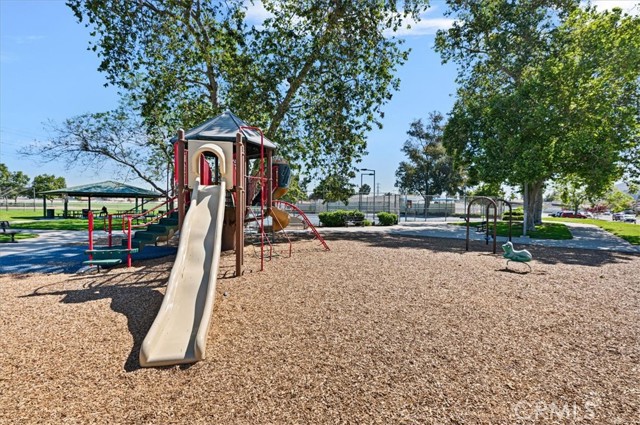 Detail Gallery Image 16 of 17 For 11375 Winery Dr., Fontana,  CA 92337 - 3 Beds | 2 Baths