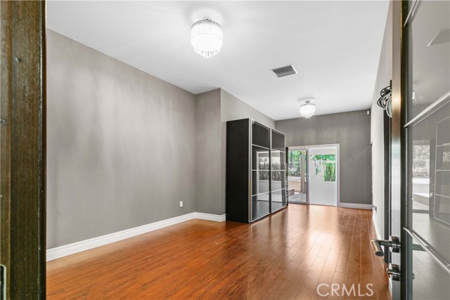 17206 Nugent Place, Granada Hills CA: https://media.crmls.org/medias/67429e05-aa2d-431e-8c95-48e6940bd3e2.jpg