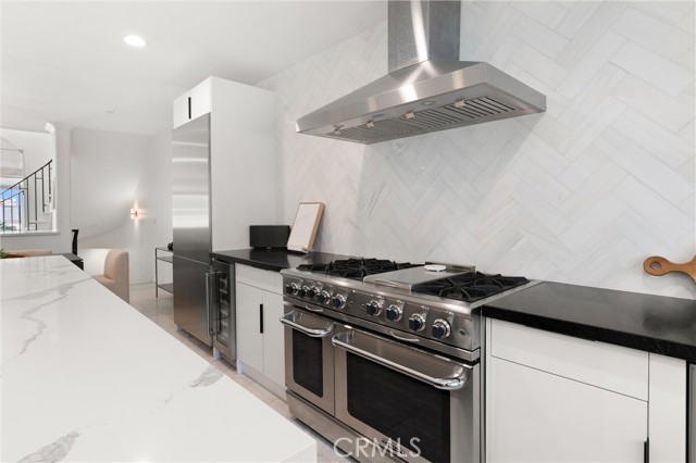 302 Carnation Avenue, Corona del Mar CA: https://media.crmls.org/medias/6743e11e-6784-45c2-aa82-f51bff08fa82.jpg