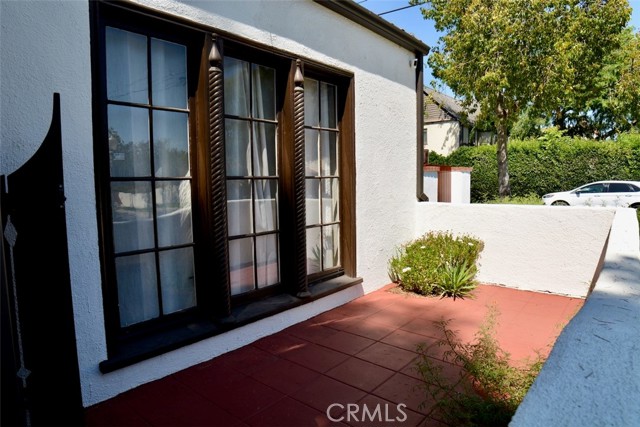 Detail Gallery Image 2 of 27 For 679 La Mirada, San Marino,  CA 91108 - 3 Beds | 2 Baths