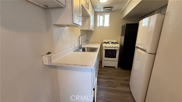 Detail Gallery Image 8 of 8 For 120 E 31st St #B,  Los Angeles,  CA 90011 - 2 Beds | 2 Baths