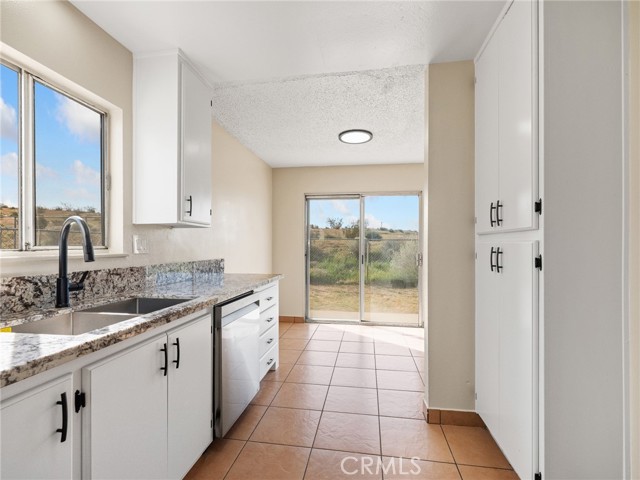 Detail Gallery Image 11 of 35 For 16615 Batson Pl, Victorville,  CA 92395 - 4 Beds | 2 Baths