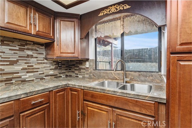 Detail Gallery Image 25 of 43 For 813 Orangewood, Bakersfield,  CA 93306 - 3 Beds | 2 Baths