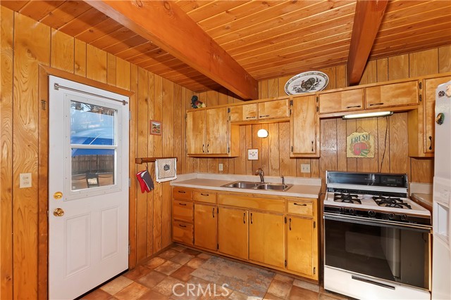 Detail Gallery Image 17 of 31 For 1036 Robinhood Bld, Big Bear City,  CA 92314 - 2 Beds | 1 Baths