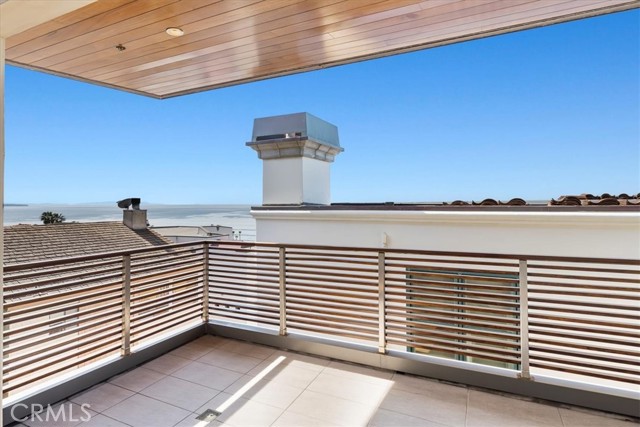 Detail Gallery Image 12 of 75 For 228 31st St, Manhattan Beach,  CA 90266 - 4 Beds | 3/2 Baths