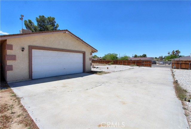 Detail Gallery Image 4 of 20 For 12981 Ojai Rd, Apple Valley,  CA 92308 - 3 Beds | 2 Baths