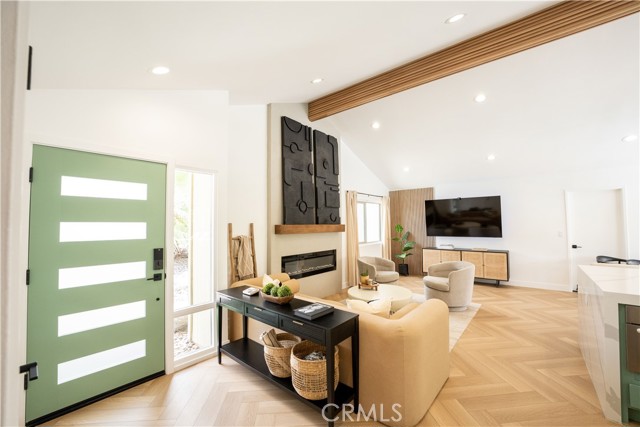 515 N Burton Way, Palm Springs CA: https://media.crmls.org/medias/67479dfe-f5f9-4057-b734-2b28ac79cc6b.jpg