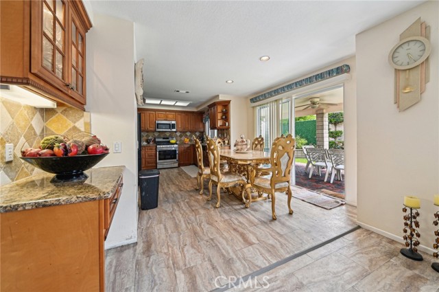 220 S Linhaven Circle, Anaheim CA: https://media.crmls.org/medias/6748f808-38cc-4c96-8aa8-bab815d12e2c.jpg