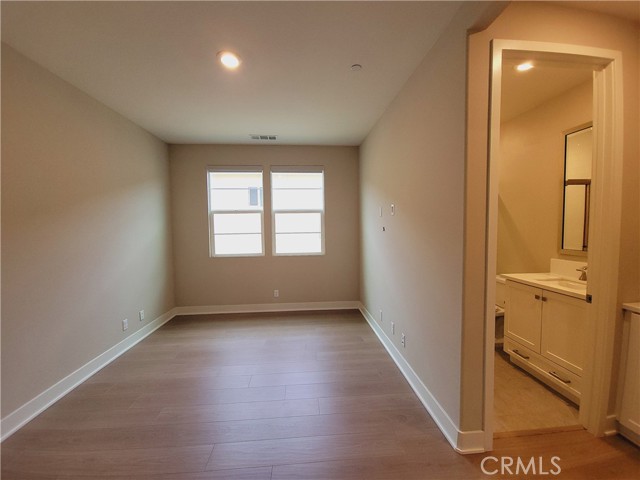 66 Swift, Irvine CA: https://media.crmls.org/medias/674abdb5-10d1-40fe-8303-756772e7c7a8.jpg