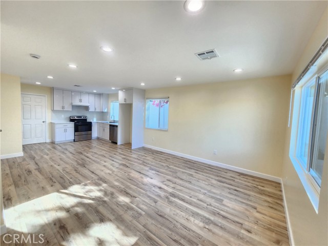 Detail Gallery Image 4 of 23 For 16432 Halsted St., North Hills,  CA 91343 - 3 Beds | 2/1 Baths