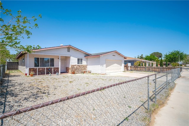 Detail Gallery Image 1 of 30 For 16176 Del Rey Ct, Victorville,  CA 92395 - 4 Beds | 2 Baths