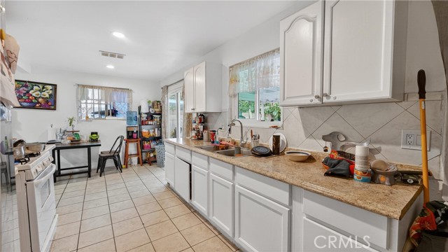 Detail Gallery Image 12 of 45 For 2926 W La Verne, Santa Ana,  CA 92704 - 3 Beds | 2 Baths