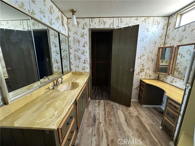 332 N LYON Avenue, Hemet CA: https://media.crmls.org/medias/674cbf22-e224-4118-953a-7f2268214aaf.jpg