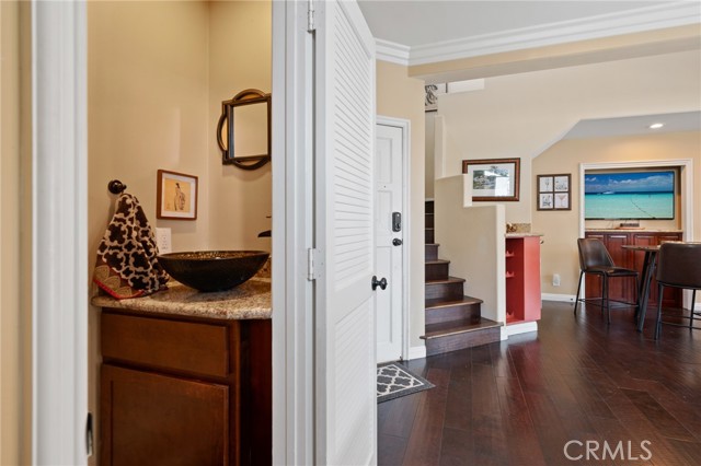 533 Roswell Avenue, Long Beach CA: https://media.crmls.org/medias/674e04ce-bddf-4bfc-8551-cb919626d7f5.jpg