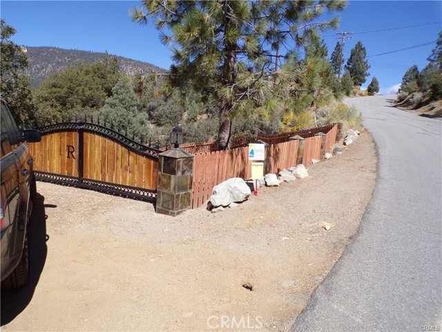 Detail Gallery Image 6 of 7 For 2220 Saint Anton Dr, –,  CA 93222 - 3 Beds | 3 Baths