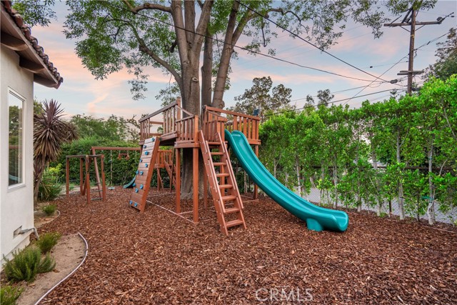 1247 Journeys End Drive, La Canada Flintridge CA: https://media.crmls.org/medias/674e77a4-0ed3-40d8-8713-450d7e9a6390.jpg