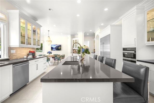 5366 Collingwood Circle, Calabasas CA: https://media.crmls.org/medias/674ea351-481c-4b1a-a906-7f3174aeb550.jpg