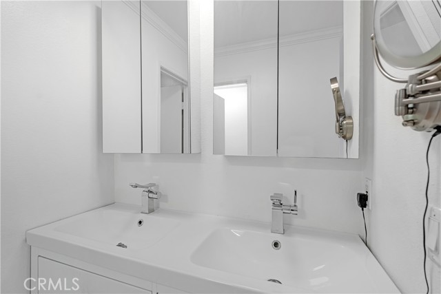 Detail Gallery Image 10 of 15 For 1940 N Highland Ave #75,  Los Angeles,  CA 90068 - 3 Beds | 2 Baths