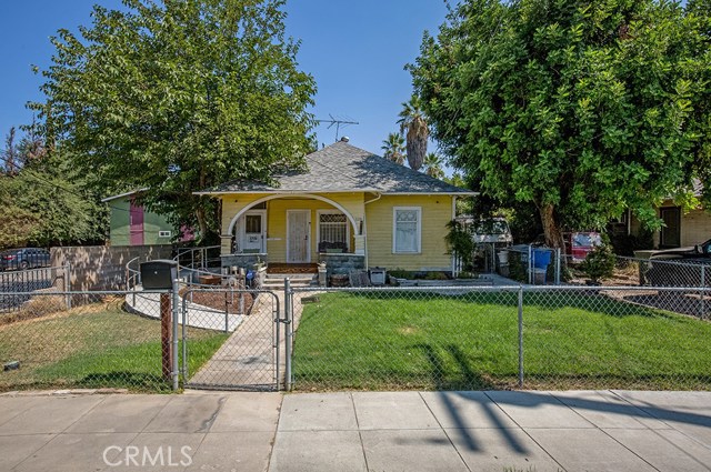 2725 6th St, Riverside, CA 92507