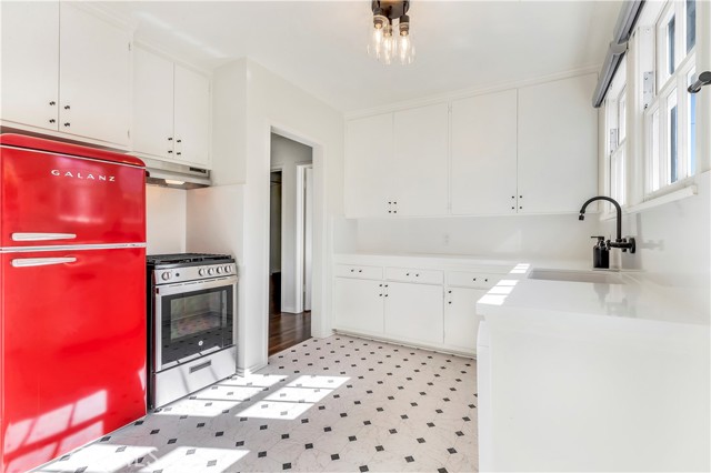 Detail Gallery Image 9 of 22 For 328 Broadway, Costa Mesa,  CA 92627 - 2 Beds | 1 Baths