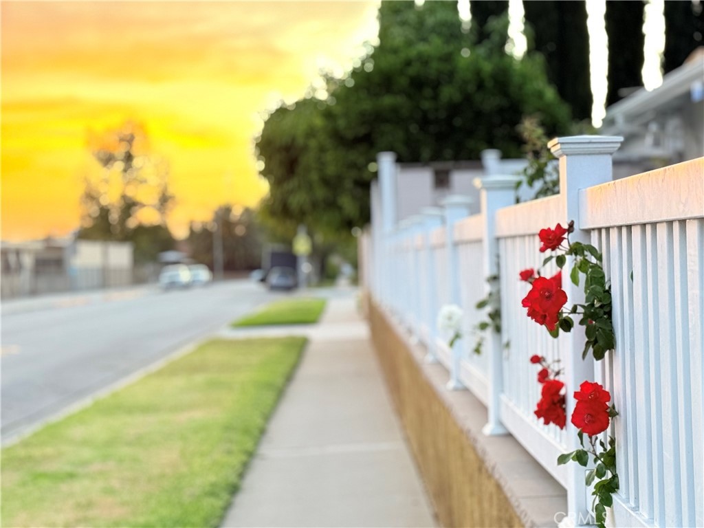 https://media.crmls.org/medias/6751294d-2844-4957-9ec4-c2b181ed019c.jpg?preset=X-Large