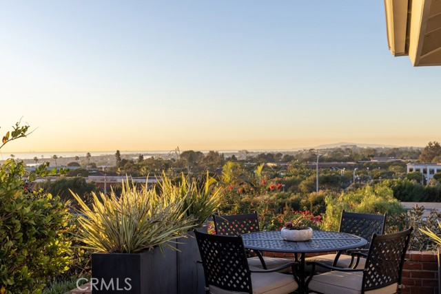 Detail Gallery Image 2 of 17 For 1007 White Sails, Corona Del Mar,  CA 92625 - 3 Beds | 2 Baths