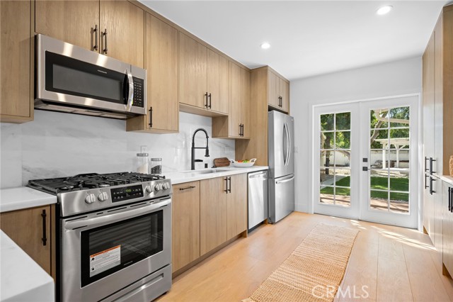 Detail Gallery Image 6 of 25 For 1317 N California St, Burbank,  CA 91505 - 3 Beds | 3 Baths