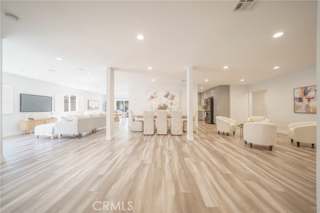Detail Gallery Image 13 of 57 For 22046 Kinzie St, Chatsworth,  CA 91311 - 3 Beds | 3 Baths