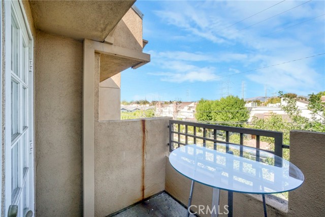 18730 Hatteras Street, Tarzana CA: https://media.crmls.org/medias/67520642-ce93-4e27-99ad-33ddd68e9892.jpg
