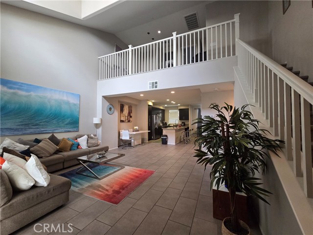 1865 Orizaba Avenue, Signal Hill CA: https://media.crmls.org/medias/6752231c-440e-4945-b354-cc6a81d81c66.jpg