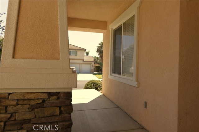 Detail Gallery Image 5 of 63 For 6137 Playfair Way, Corona,  CA 92880 - 5 Beds | 3/1 Baths