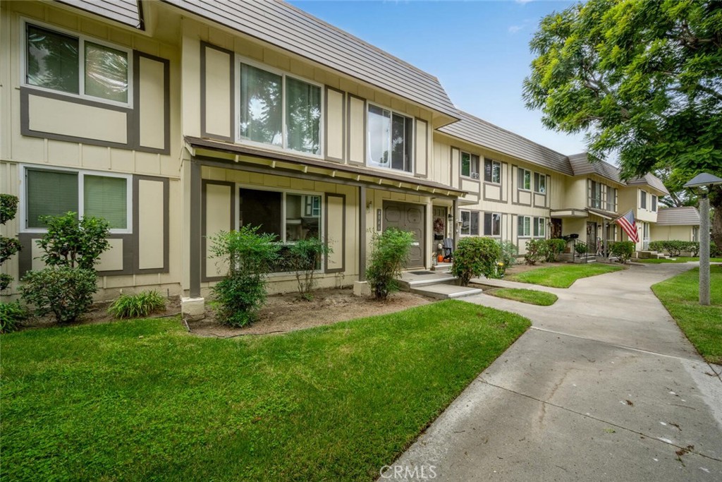4046 Via Encinas