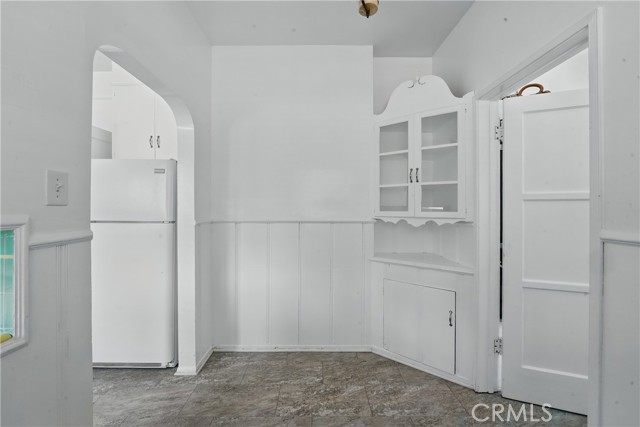 1327 S Burnside Avenue, Los Angeles CA: https://media.crmls.org/medias/67534706-1592-4aa2-955c-325159b7b85e.jpg